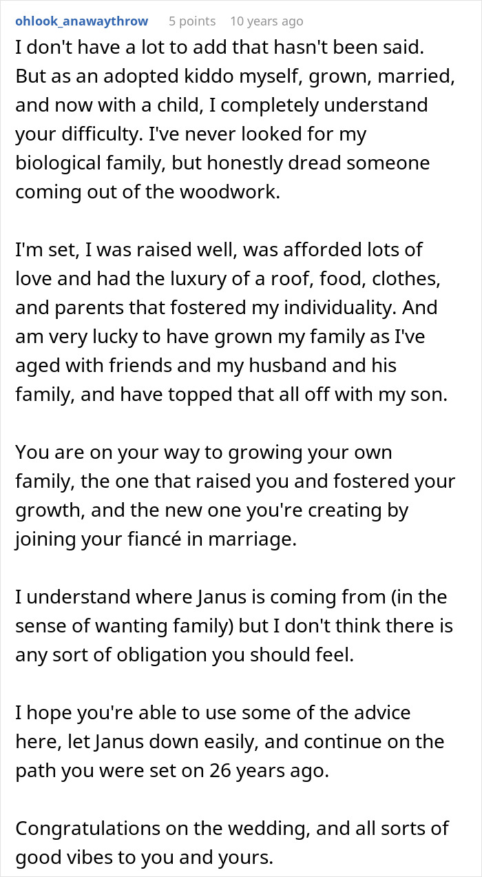 Woman Finds Biological Sister Wanting To Connect, Assumes She’s Invited To Her Wedding Woman Finds Biological Sister Wanting To Connect, Assumes She’s Invited To Her Wedding