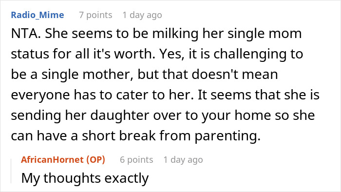 Text conversation about a shameless mom avoiding playdates due to messiness while expecting neighbor&rsquo;s door open.