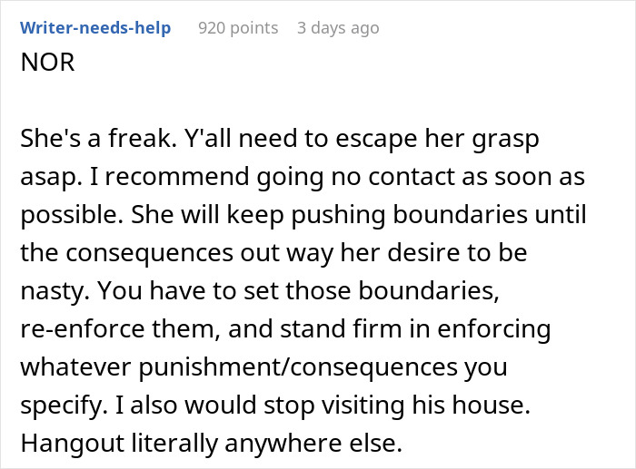 Alt text: Online advice discussing weird mom spying on son and his girlfriend with hidden cameras and enforcing moral boundaries. Alt text: Online advice discussing weird mom spying on son and his girlfriend with hidden cameras and enforcing moral boundaries.