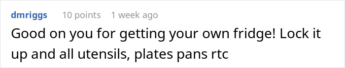 Woman fed up with being roommates&rsquo; personal doorman, ignoring their calls while sitting on couch with phone.