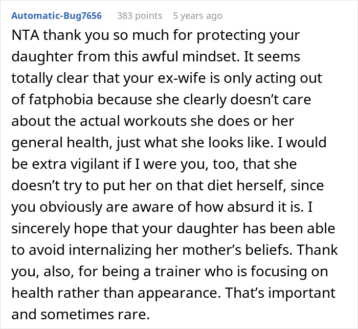 Comment discussing fat phobic mom calling 18YO a whale and dad's mansplaining defending her views online.