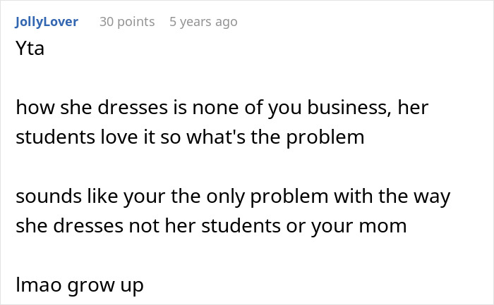 Reddit comment defending girlfriend&rsquo;s unique Ms. Frizzle-inspired style, sparking discussion about personal expression and criticism.