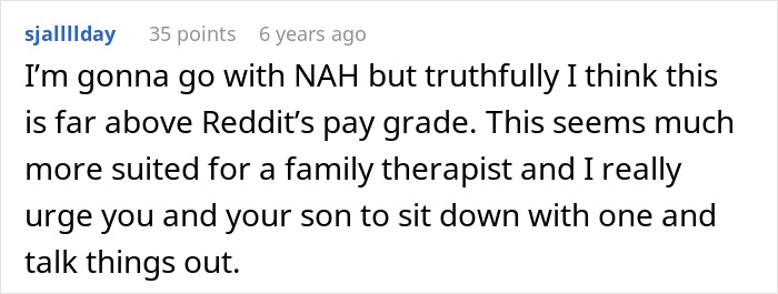 Reddit comment discussing drama over last name and family issues as a guy spends more time with his biological dad.