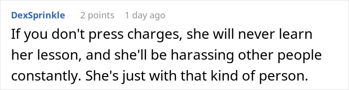 Screenshot of a Reddit comment about an unhinged mom at a trampoline park harassing a lady with kids.
