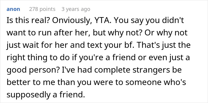 Alt text: Reddit user criticizing woman who ditched friend at airport after her carry-on went missing and said she was too tired to wait.