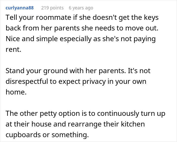 Comment advising to demand keys back from roommate&rsquo;s parents for privacy and respect in shared living space.