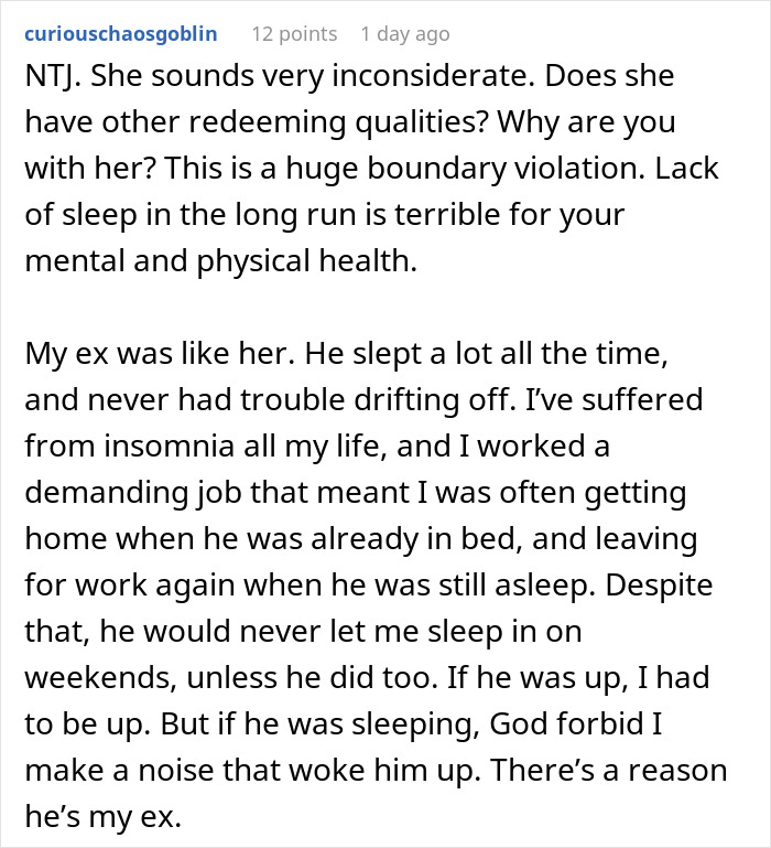 ALT text: Reddit comment discussing a woman waking up boyfriend and boundary issues in normal couples' sleep habits.