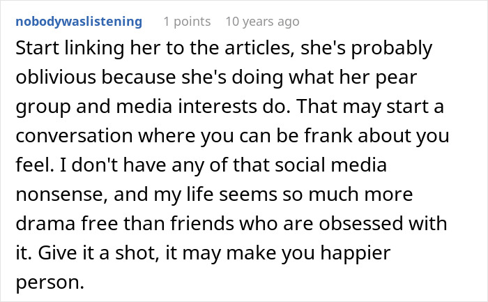 Woman Posts Absolutely Everything Online, Her Boyfriend Hates It: "Social Media Attention Seeker"