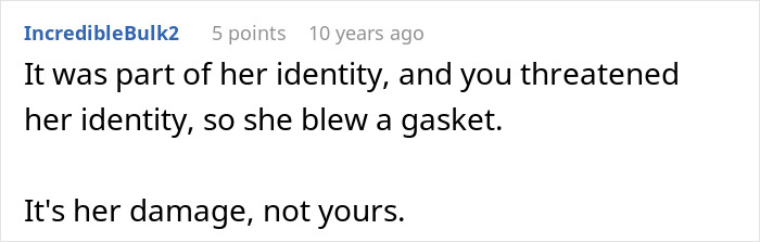 Woman Posts Absolutely Everything Online, Her Boyfriend Hates It: "Social Media Attention Seeker"