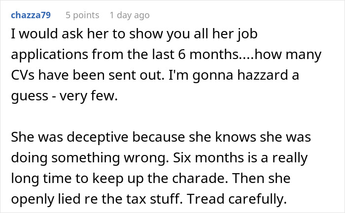 Screenshot of a forum comment discussing a girlfriend quitting her job but pretending to work, sparking a boyfriend's concern.