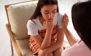 Teen Regrets Being Honest With Her Therapist When Her Mom Gets In Trouble With CPS