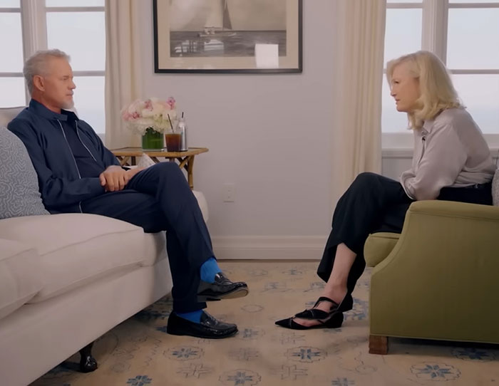 Eric Dane and interviewer seated in a living room discussing his stunning first symptom leading to ALS diagnosis.