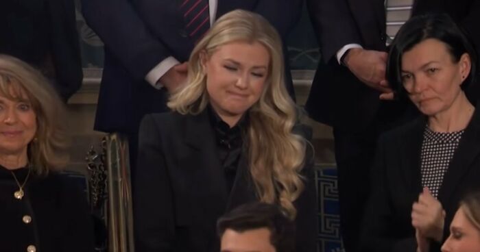 Tattoo Artist Asks If They Were Wrong To Refuse To Give Services to An Extremely Overweight Client