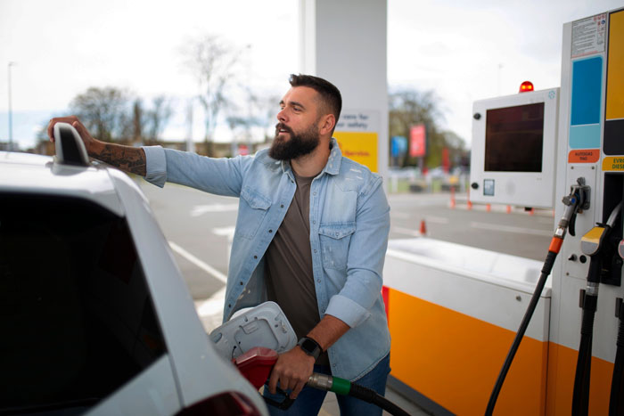 Woman's "Joke" Becomes Her Nightmare When Her BF Drives Off, Leaving Her Stranded With No Phone Woman's "Joke" Becomes Her Nightmare When Her BF Drives Off, Leaving Her Stranded With No Phone