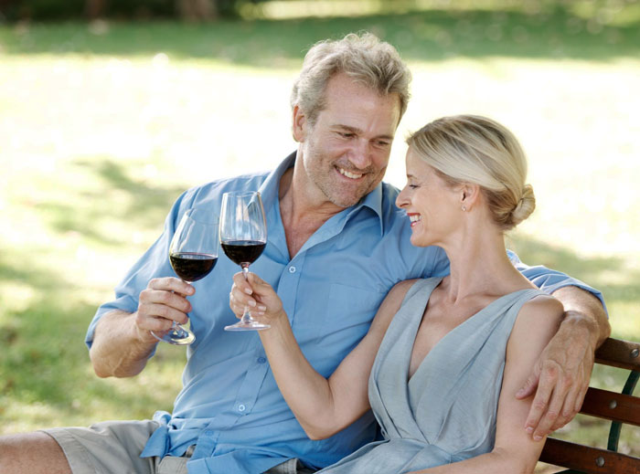 Woman Tells Dad She’s Not OK With Him Dating A 22YO, He Recruits Her To Harass The Daughter Woman Tells Dad She’s Not OK With Him Dating A 22YO, He Recruits Her To Harass The Daughter