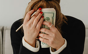 Guy Calls Off Wedding After Finding Out Fiancée Is Keeping Secrets From Him