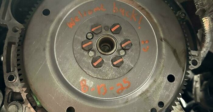 81 Times Car Mechanics Had To Take Pics Of What They Were Dealing With To Make Others Believe Them (New Pics)