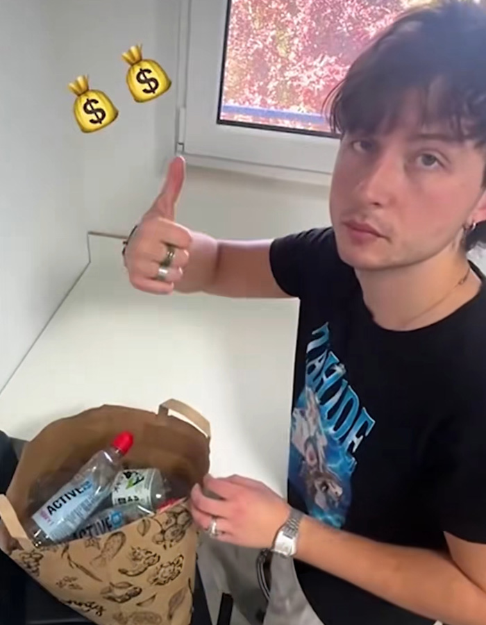 da Alemanha "Mais quente" Homem desempregado provoca indignação ensinando as pessoas a viver da previdência social da Alemanha "Mais quente" Homem desempregado provoca indignação ensinando as pessoas a viver da previdência social