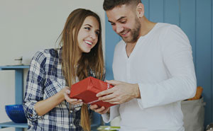 Man Breaks Up With GF After She Purposely Buys Him A Different Gift From What He Wanted