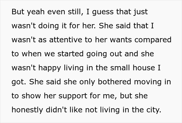 Text showing a woman upset that her boyfriend likes her gift despite her expecting him to dump her.