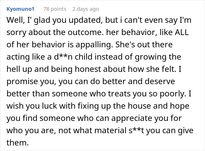 Screenshot of a forum comment criticizing a woman&rsquo;s behavior in a relationship involving a gift and breakup expectations.