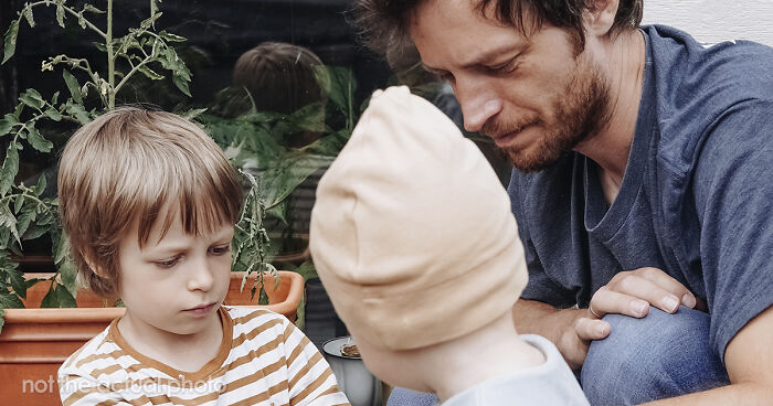 Guy Tries To Warn Other Couple Not To Have Kids, Comically Forgets How Many Kids He Has