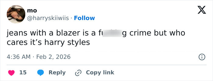 Screenshot of a social media post criticizing Harry Styles’ outfit during his on-stage appearance at the 2026 Grammys.