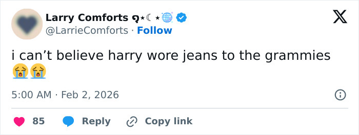 Screenshot of a tweet criticizing Harry Styles for wearing jeans during his on-stage appearance at the 2026 Grammys.