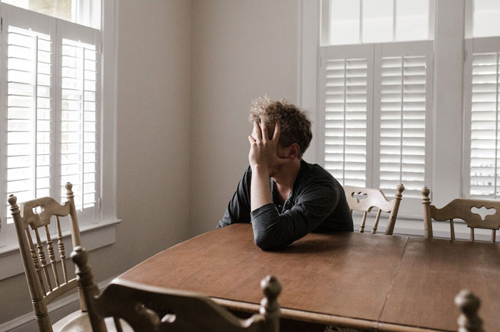 Husband Immediately Jumps To Divorce After Finding Wife&rsquo;s &ldquo;Go Bag&rdquo;, Gets A Reality Check Online