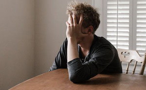 Husband Immediately Jumps To Divorce After Finding Wife’s “Go Bag”, Gets A Reality Check Online