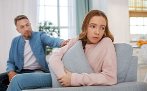 16YO Mourns Late Mom And Gets Kicked Out By Pregnant Stepmom, Elder Sis Takes Revenge For Her