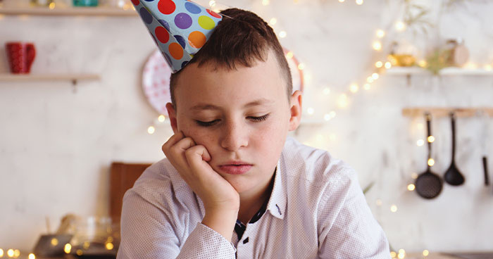 “I Don’t Believe Him”: Mom Cancels Son’s Birthday Party After Money Vanishes From Her Wallet