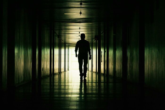 “There Are Over 300 Bodies On The Tops Of Mount Everest”: 30 Creepy Facts That Are Anything But Fun