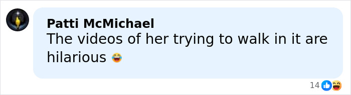 Comment reading the humor of Heidi Klum's controversial Grammys dress and her struggle walking in the outfit.