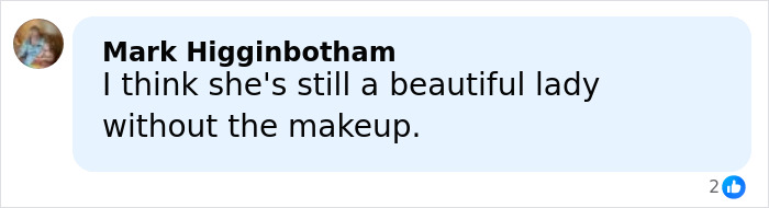 Comment stating a person thinks Taylor Swift is still beautiful without makeup in response to a makeup-free video.