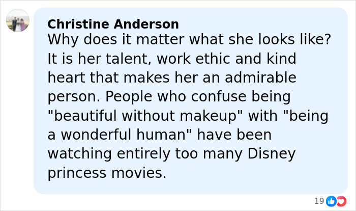 Comment highlighting opinions on Taylor Swift’s makeup-free look and public reactions about her kindness and talent.