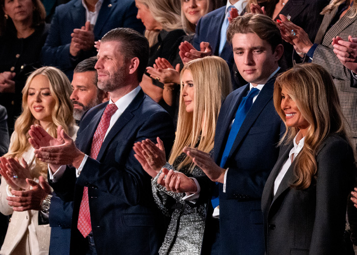 Foto dos filhos de Trump antes de seu discurso sobre o estado da União distraiu todos com um detalhe Foto dos filhos de Trump antes de seu discurso sobre o estado da União distraiu todos com um detalhe