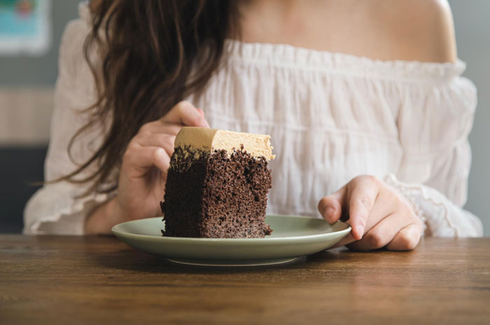 Greedy Lady Eats SIL&rsquo;s Gluten-Free Cake As It &ldquo;Looks Better,&rdquo; Sparks Drama As Hubby Scolds Her