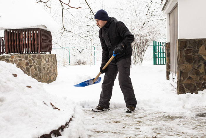 Guy Shovels Snow For Elderly Neighbor, Random Lady Decides He&rsquo;s The HOA And Orders Her Walkway Done