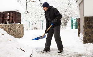 Mistaken For The HOA, Guy Tries To Calm Down Karen Who Demands A Clean Driveway