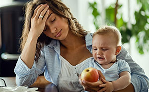 Single Mom Expects Elder Sis To Sacrifice Her Entire Life To Her Baby, Gets Mad After Hearing No