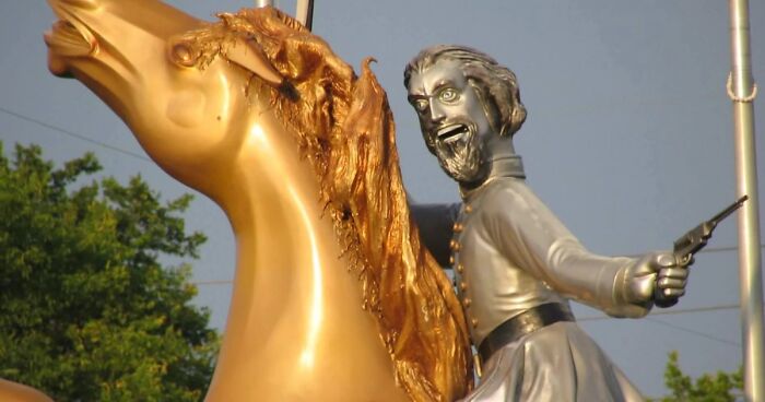 “It’s Very Unsettling”: 79 People Share The Ugliest Statues From Their Countries