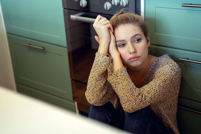 Ungrateful Wife Bins Husband&rsquo;s Cake Gift Because Of A "Bad Mood," He&rsquo;s Livid Over A Lack Of Apology