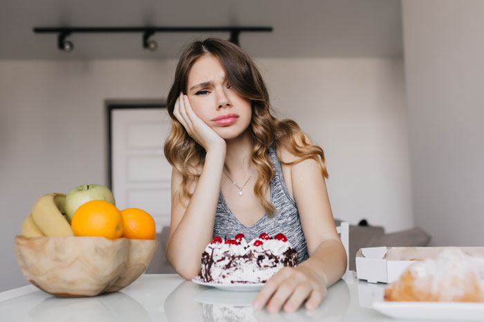 Ungrateful Wife Bins Husband&rsquo;s Cake Gift Because Of A "Bad Mood," He&rsquo;s Livid Over A Lack Of Apology