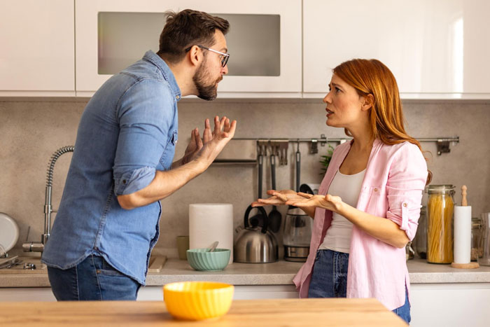 Ungrateful Wife Bins Husband&rsquo;s Cake Gift Because Of A "Bad Mood," He&rsquo;s Livid Over A Lack Of Apology