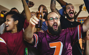 Woman Tells Drunk Boyfriend To Stop Acting Like A Jerk, He Refuses: “I Could Go Home With Any Woman Here”