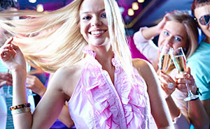 GF Goes Out Partying, BF Of 10 Years Has Had Enough After She Shows Up At 15:30 Next Day