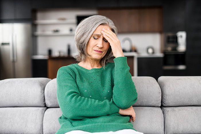 Guy Eyes Stepmom's Heirloom Jewelry, Explodes As She Wants Ace Niece To Inherit It Instead Of Him Guy Eyes Stepmom's Heirloom Jewelry, Explodes As She Wants Ace Niece To Inherit It Instead Of Him