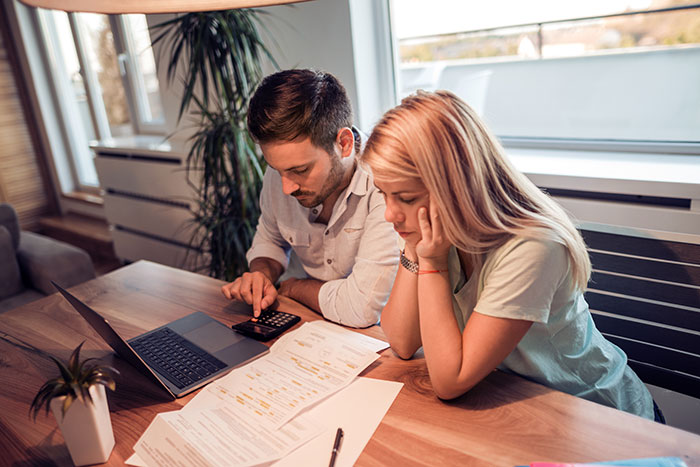 Guy Buys Ski Pass Only For His Son, Girlfriend In Tears As She Can't Pay $1,100 For Hers