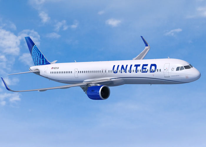 United Airlines airplane in flight against a blue sky representing major airline new rule gaining passenger support